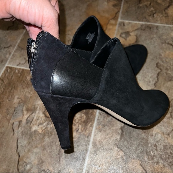 Womens Vince Camuto Vaniesha Black Suede Ankle Heeled Bootie Size 9M/39 - Picture 8 of 14